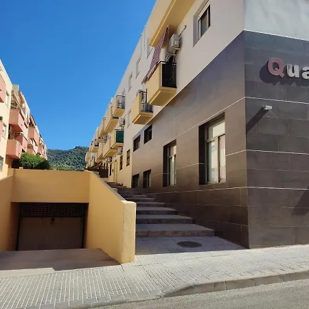 Apartment 80s Loft Vintage 15' Malaga Airport Free Guest Parking