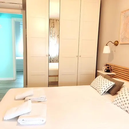 Apartman 80s Loft Vintage 15' Malaga Airport Free Guest Parking